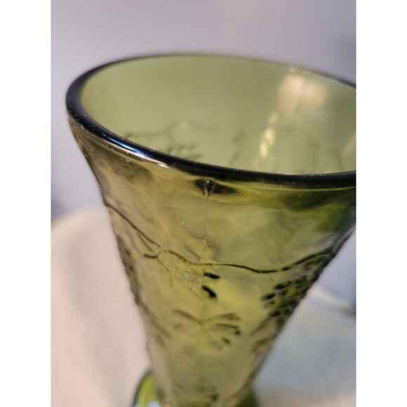 Vintage Green Glass Vase Colony Glass Indiana Glass Harvest Grape - Picture 2 of 4